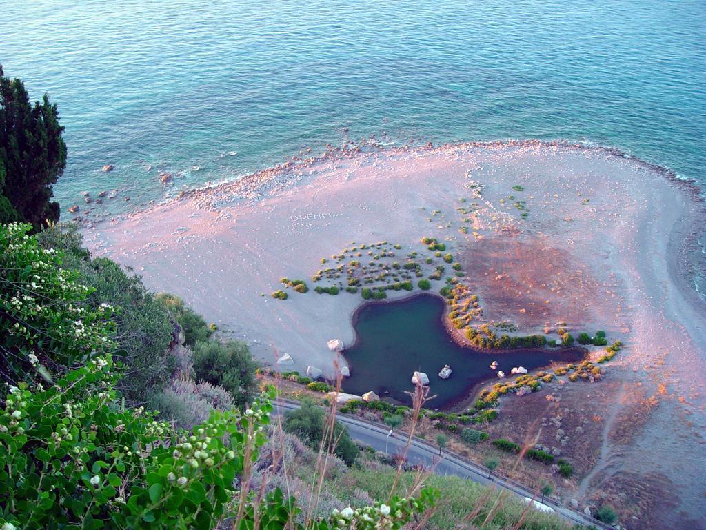 Le Case Del Borgo - Perla Capo dʼOrlando Dış mekan fotoğraf